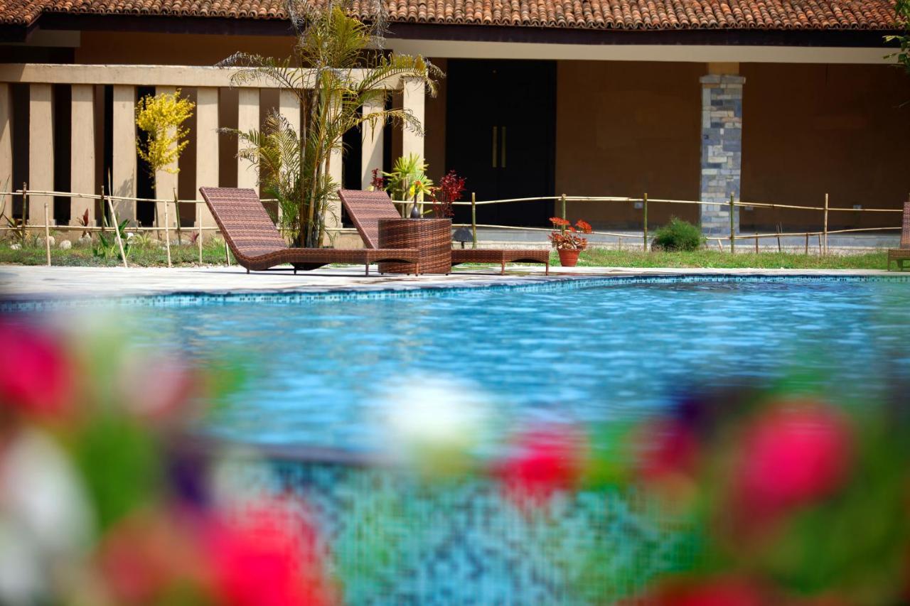 Jungle Villa Resort - Near Chitwan National Park Exterior photo