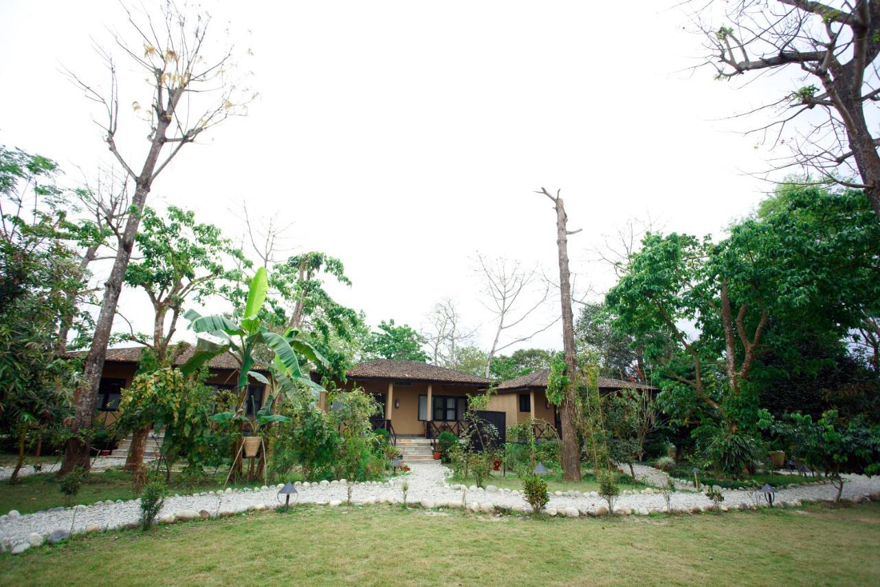 Jungle Villa Resort - Near Chitwan National Park Exterior photo