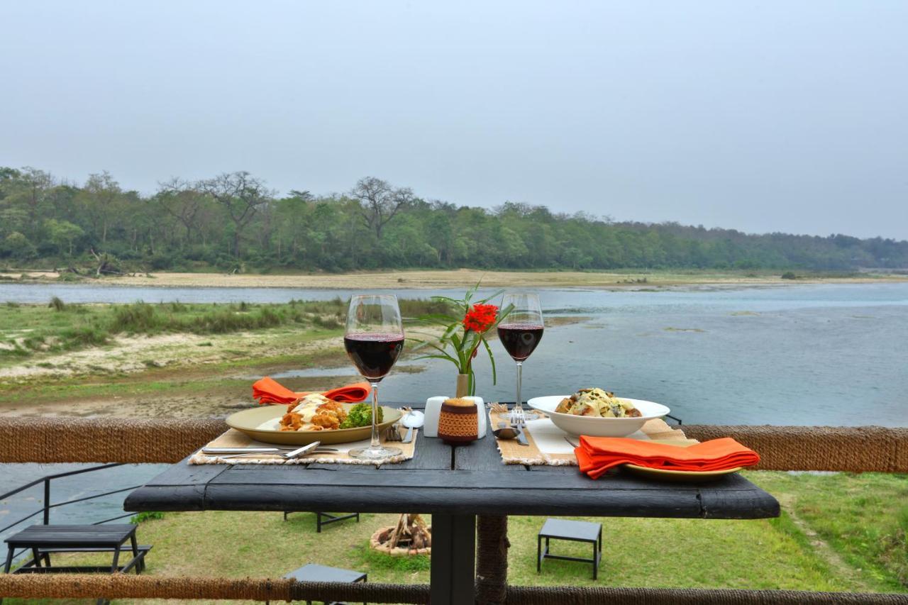 Jungle Villa Resort - Near Chitwan National Park Exterior photo