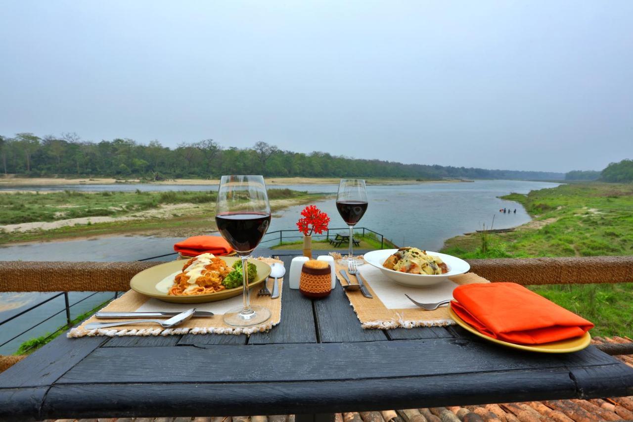 Jungle Villa Resort - Near Chitwan National Park Exterior photo