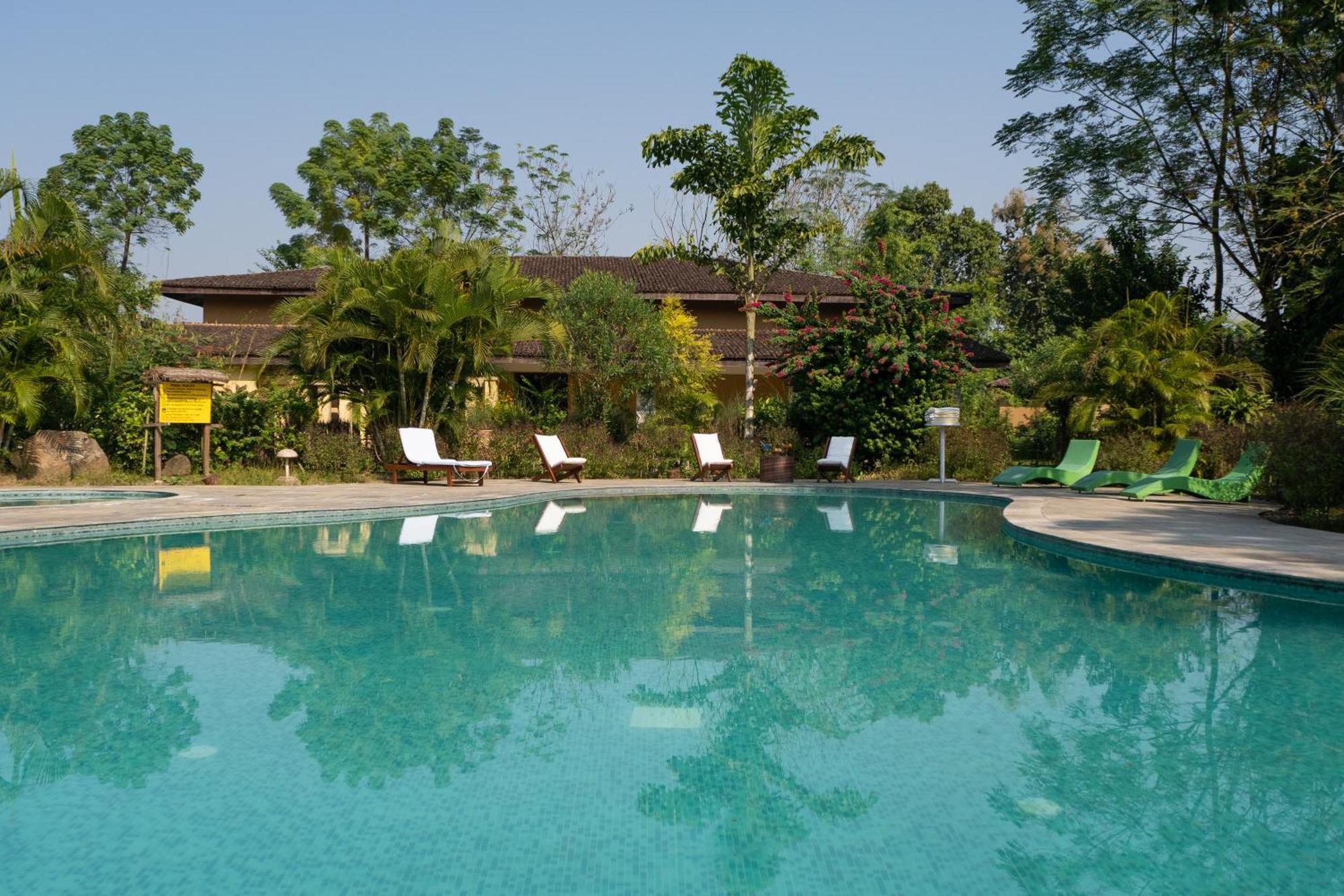 Jungle Villa Resort - Near Chitwan National Park Exterior photo