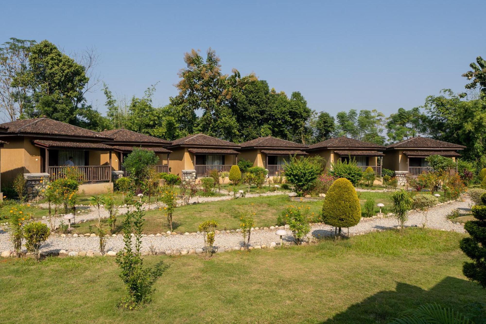 Jungle Villa Resort - Near Chitwan National Park Exterior photo
