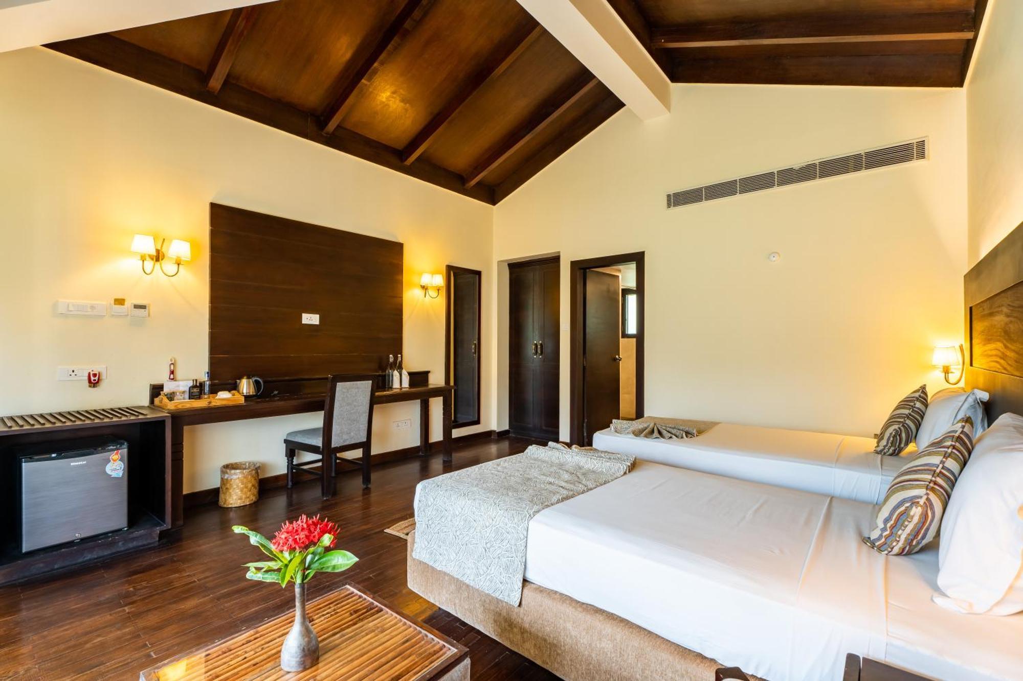 Jungle Villa Resort - Near Chitwan National Park Exterior photo