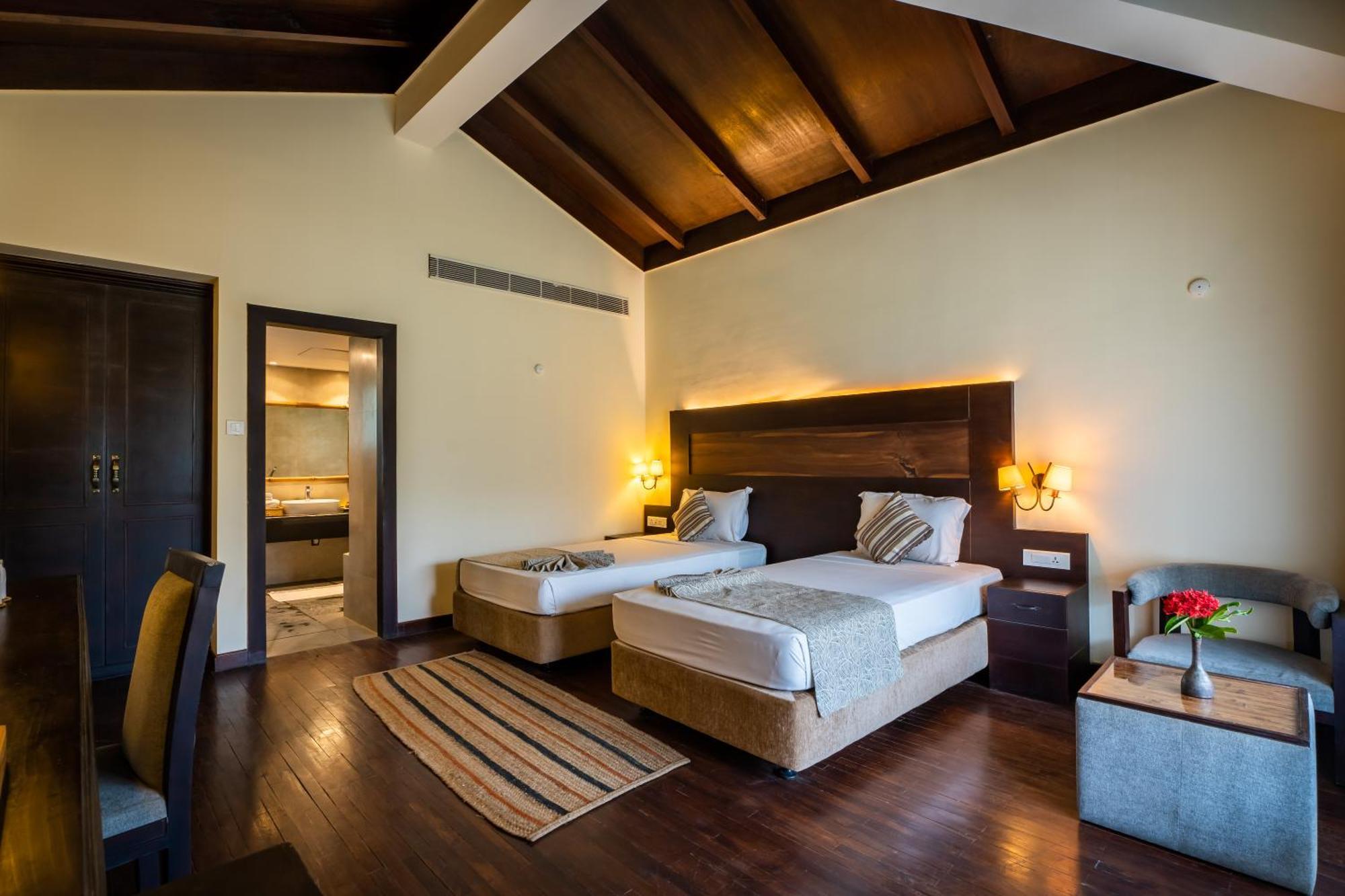 Jungle Villa Resort - Near Chitwan National Park Exterior photo